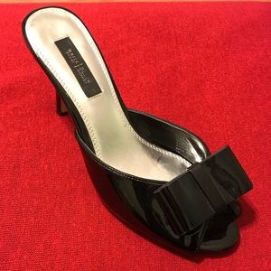 BLACK PATENT BOW SHOES
